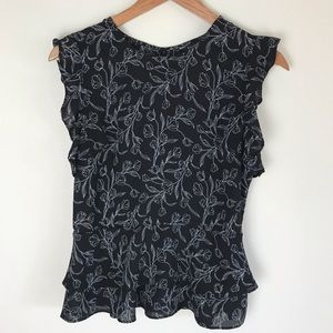 FREE🎁Banana Republic size 6 black&White blouse